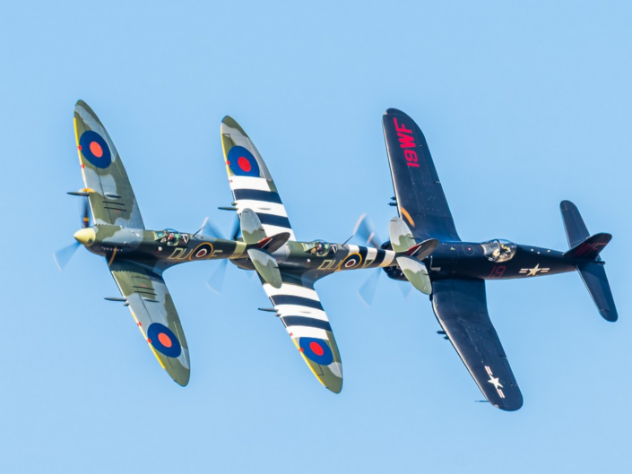 Planes Threesome by Pyers Tucker